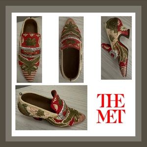 Metropolitan Museum Of Art Ornate Shoe Ornament Romance Floral Pump Shoe OS